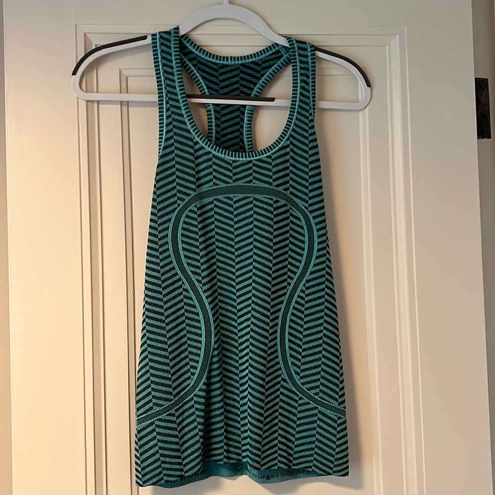 Lululemon swiftly tech tank. Size 6